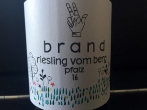 Der Riesling vom Berg des Weinguts Brand aus Bockenheim. 